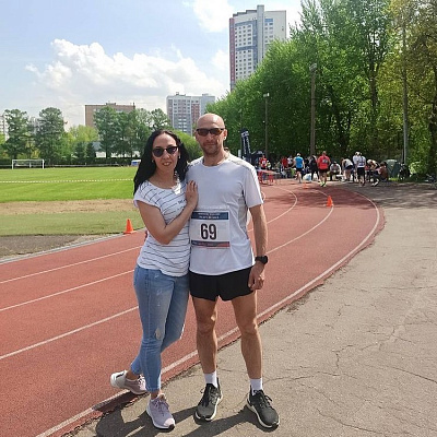 Жена сверхмарафонца: Алена Аничкина рассказала о подготовке и участии мужа в ЧР России по бегу 24 часа