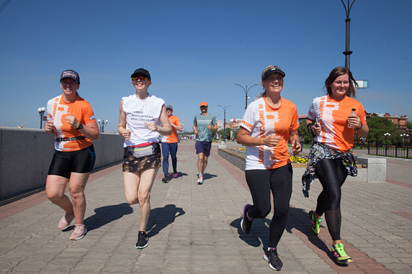 Два молодежных километра: в Благовещенске прошла пробежка с участием мэра города