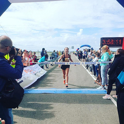 Педагог на пьедестале: бегунья из Белогорска 5 лет сочетает карьеру учителя и марафонца