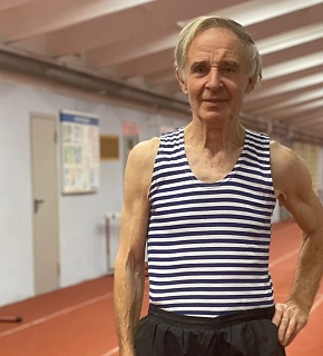«Бег — моя религия»: 75-летний благовещенец ежедневно пробегает 15 километров «Бег — моя религия»: 75-летний благовещенец ежедневно пробегает 15 километров