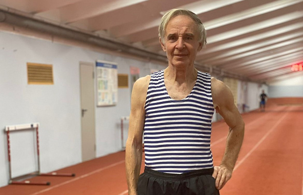 «Бег — моя религия»: 75-летний благовещенец ежедневно пробегает 15 километров