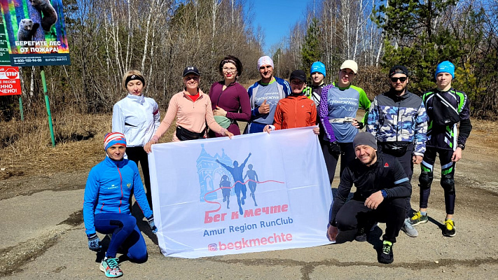 Бегуны из Благовещенска отметили Пасху забегом до храма в селе Игнатьево